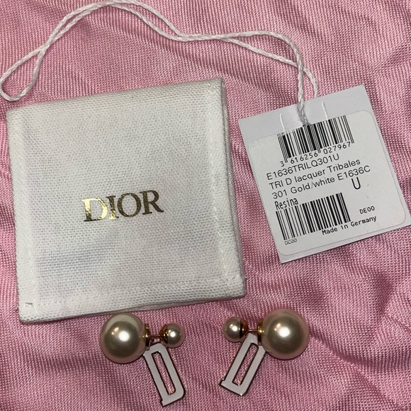 Authentic Dior pearl earrings NWT - Picture 3 of 4